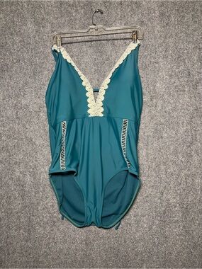 Time and Tru Teal Swimwear Top with Light Cream Tag Detail